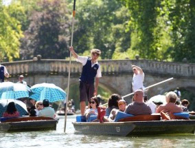 英国天气:英国气象局预测周末天气温和，英国人将沐浴在23度的阳光下